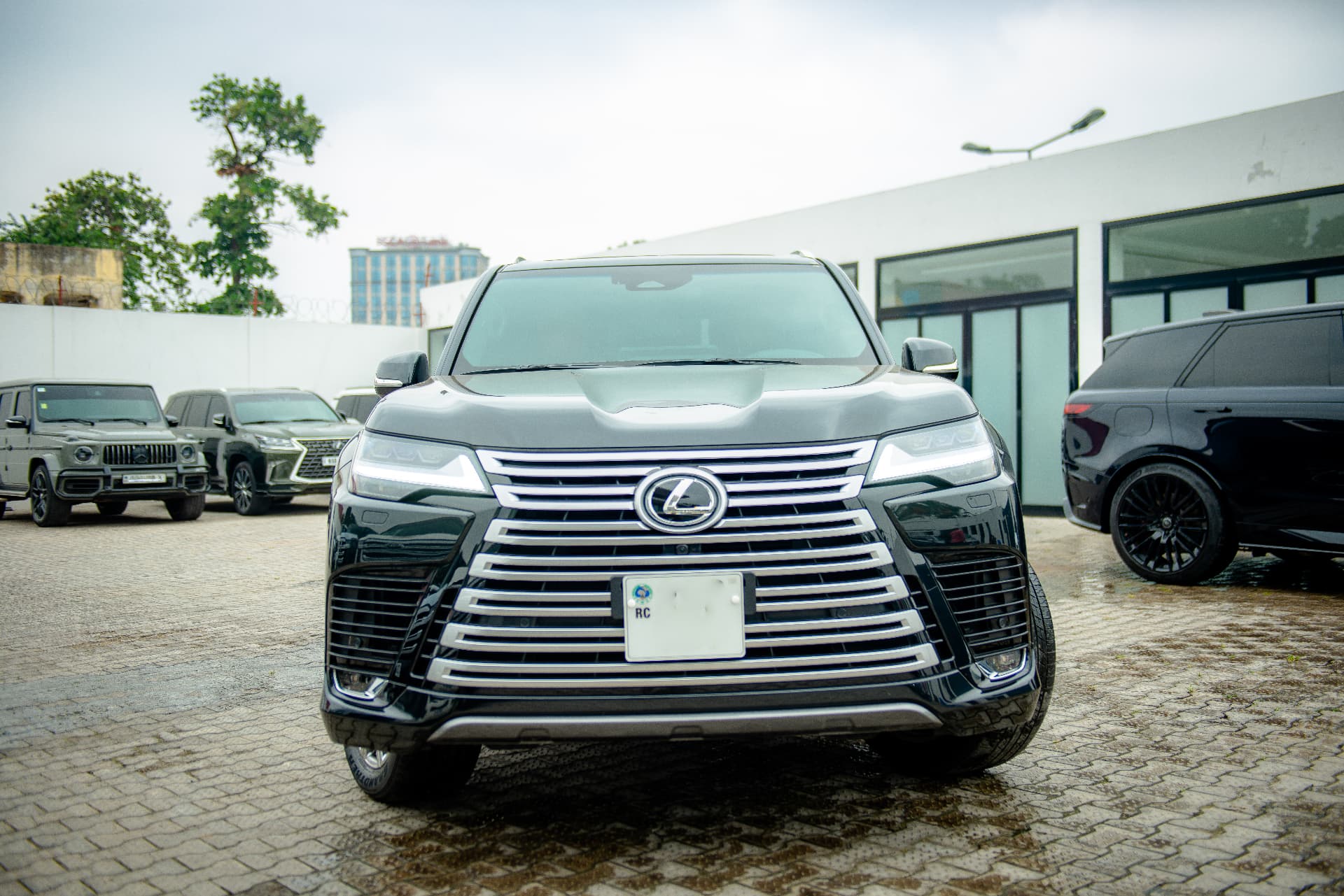 Lexus 700 H